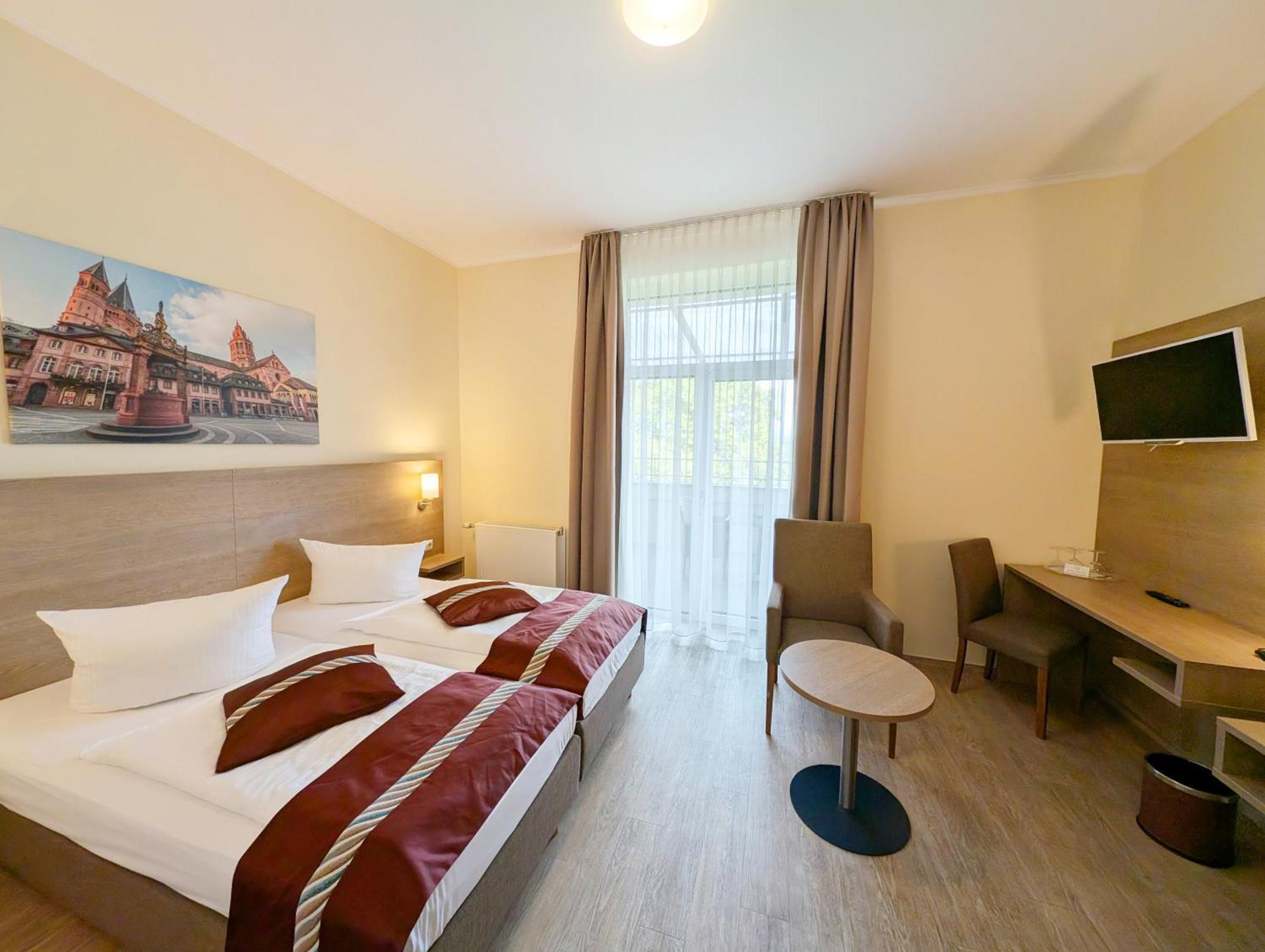 Отель Mainzer Hof Экстерьер фото